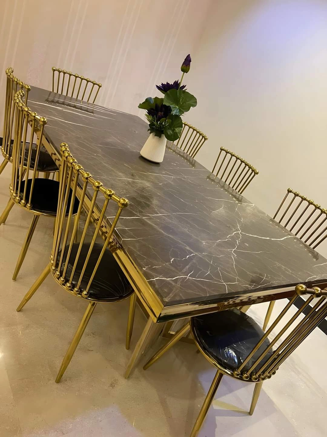 Round Banquet Table